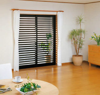 YKKAP 電動外付ブラインドシャッター